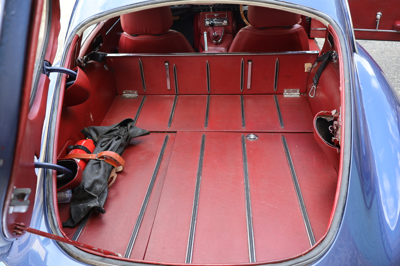 1964 Jaguar E-Type S1 Coupe — photo 10