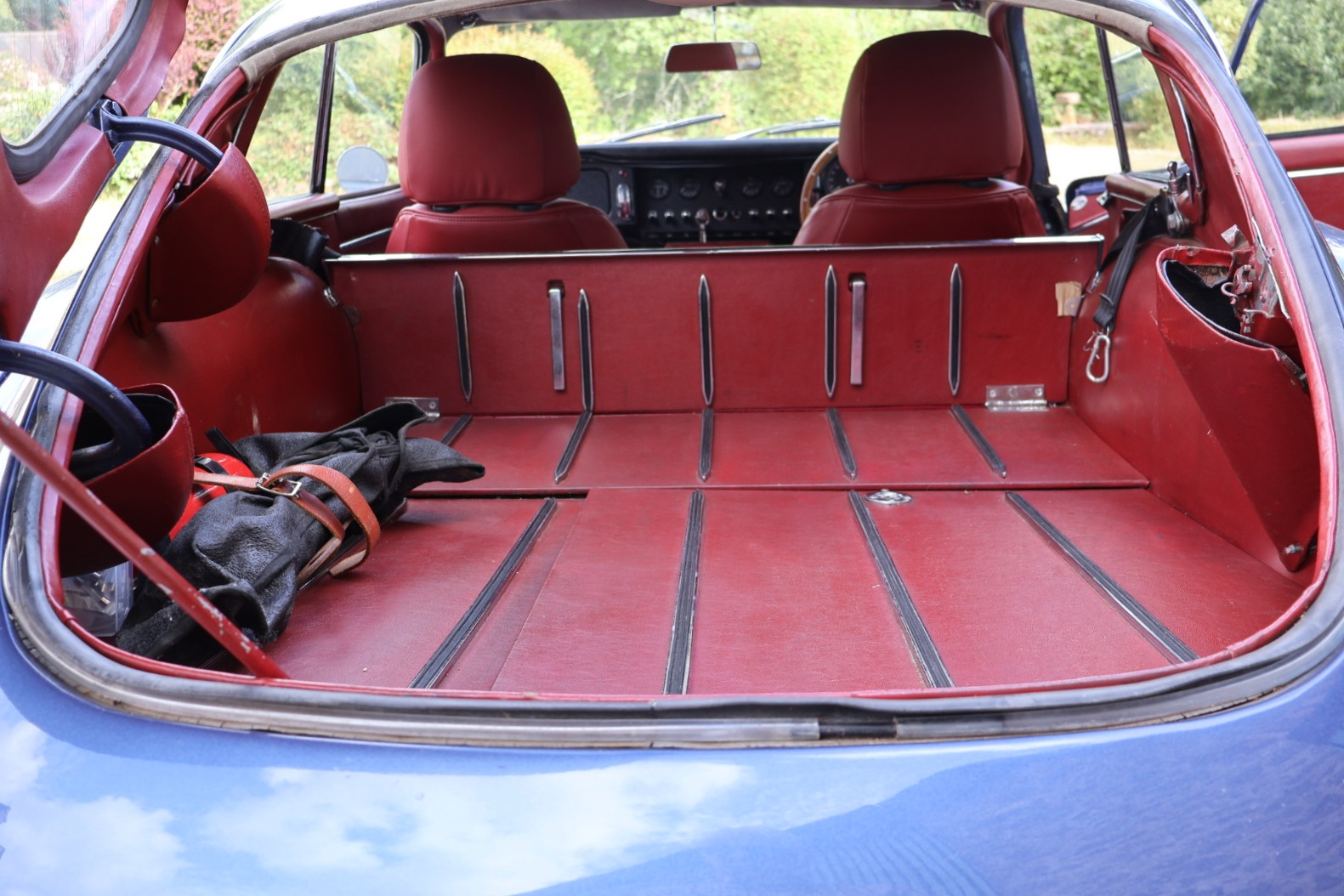 1964 Jaguar E-Type S1 Coupe — photo 12